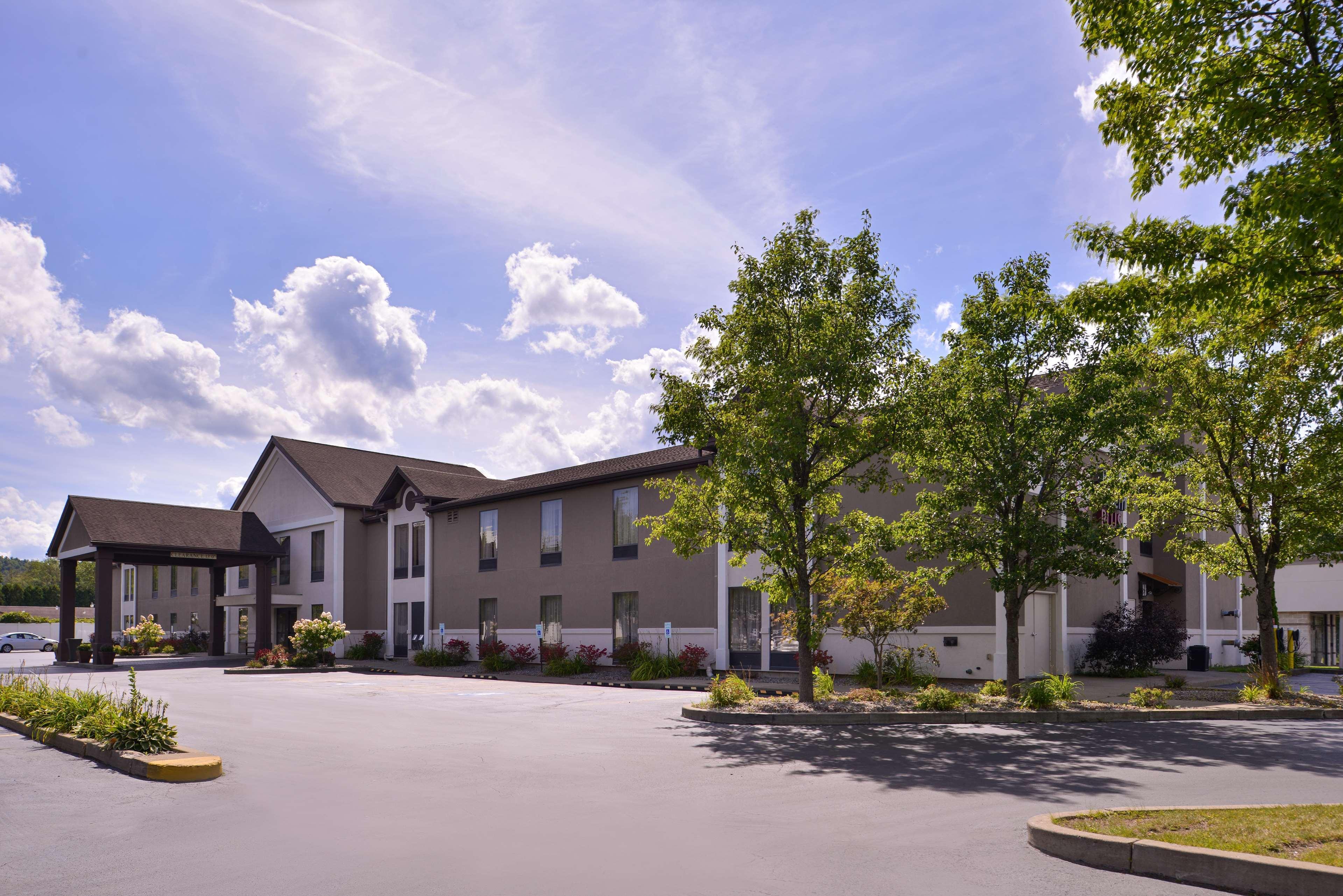 Best Western Plus University Inn Olean Exteriör bild